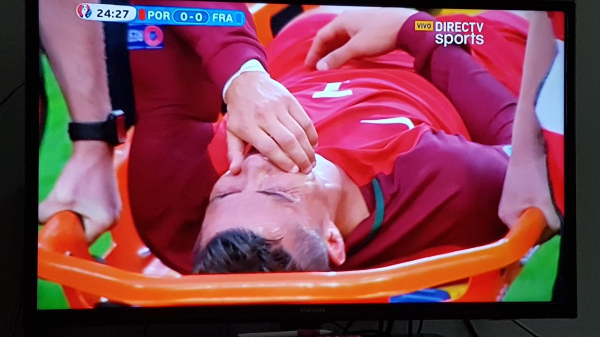 Madridismoreal's tweet photo. Tus lágrimas son las lágrimas de todos los madridistas 😔😭

1 RT = ¡Mucho ánimo @Cristiano ! 

ESTAMOS CONTIGO https://t.co/uM0H8Oi39r