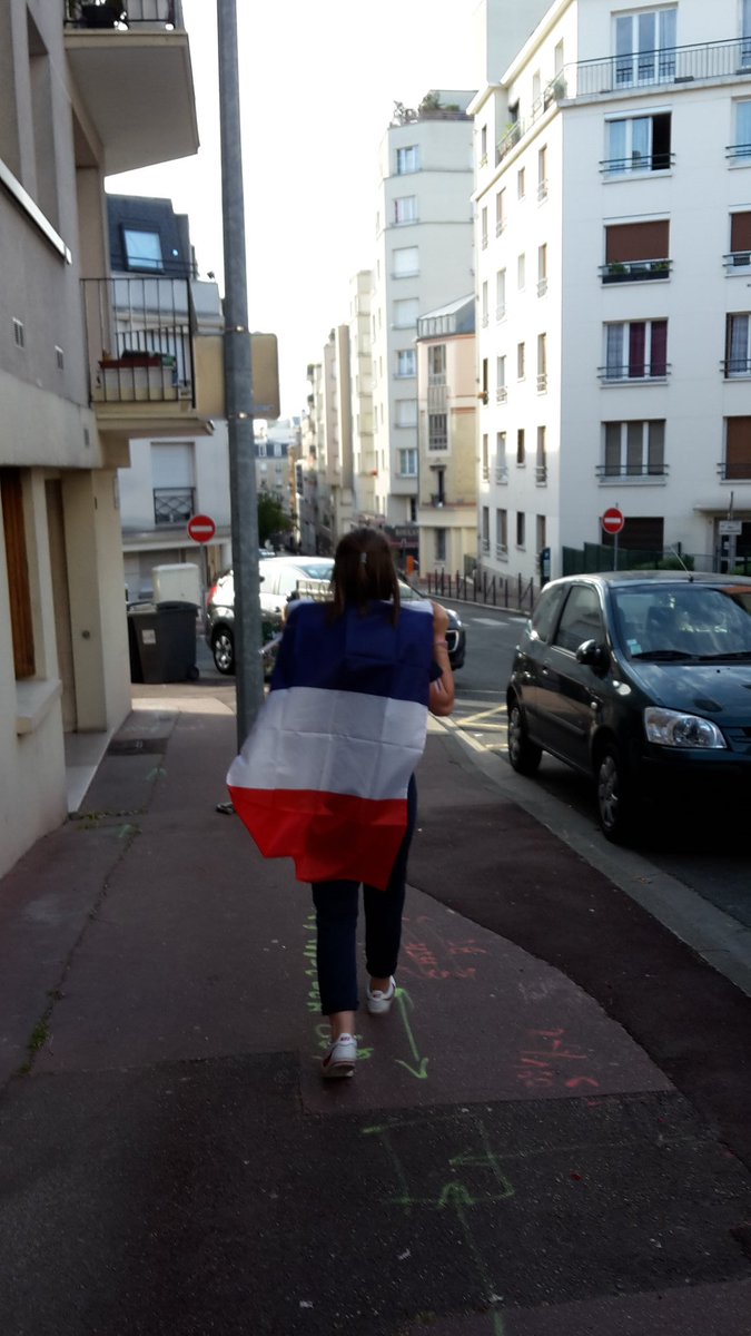 estelle09_fox's tweet photo. Prête #Euro2016Finale #FRAPOR #bar #corentin #SnapCocaCola https://t.co/shaC5bsAYE