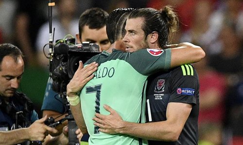 marca's tweet photo. El mensaje de @GarethBale11 en Twitter después de la lesión de @Cristiano: https://t.co/aBXLuqG345 #Euro2016Final https://t.co/feyIbBbuah