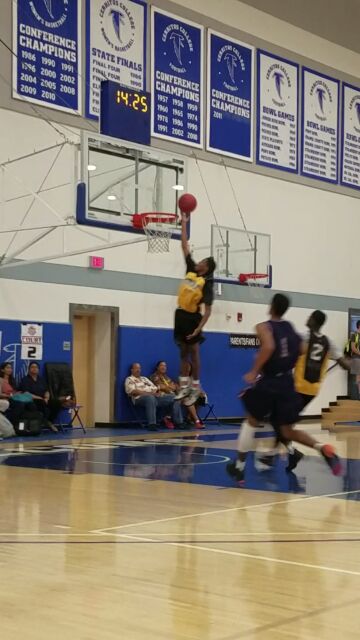 MocMagic's tweet photo. Tyler Goodlow goes for 30 in MOC Gold win ovr Rockfish Navy. https://t.co/zz7VYR1iol