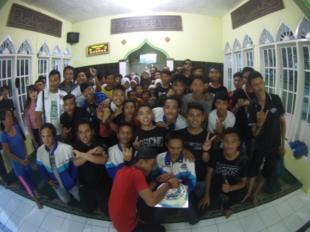 Xtc jawara rayakan anniv dngan sholawatan &amp; santuni anak yatim piatu di masjid abrol cangkol utara <a href="/AboutCirebonID/">About Cirebon</a>