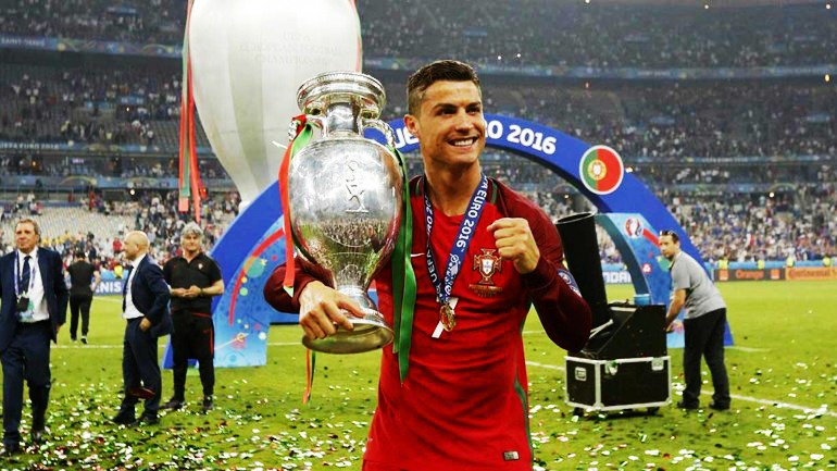 Resultado de imagen para cristiano ronaldo real  levantando la eurocopa  hd