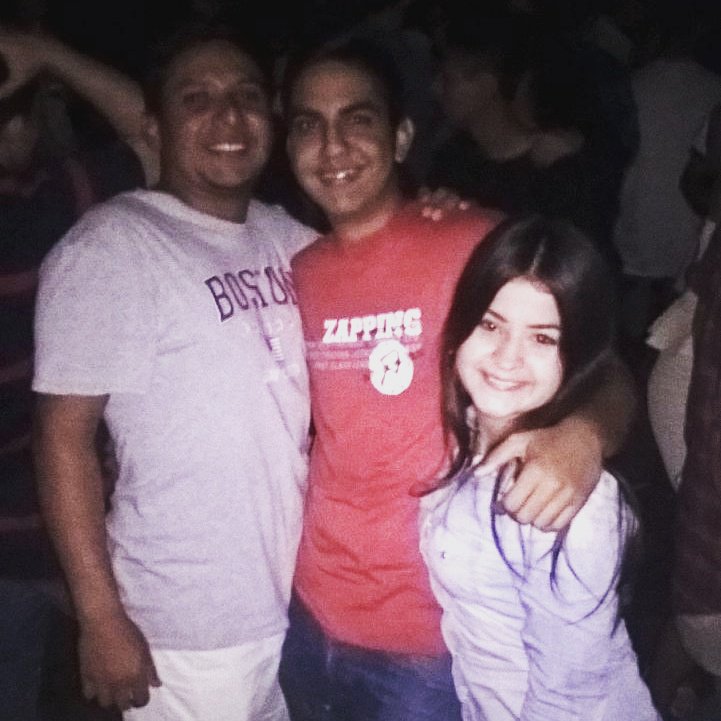 13cema's tweet photo. Como unos loquitos, pero disfrutamos mucho🍸💃.  #catabar😎 https://t.co/Scq1qldRFC