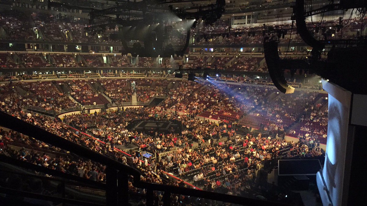 Hello, it's me!  Can't wait to cry, sing and drink along in person to Adele's classic songs. #AdeleLive2016