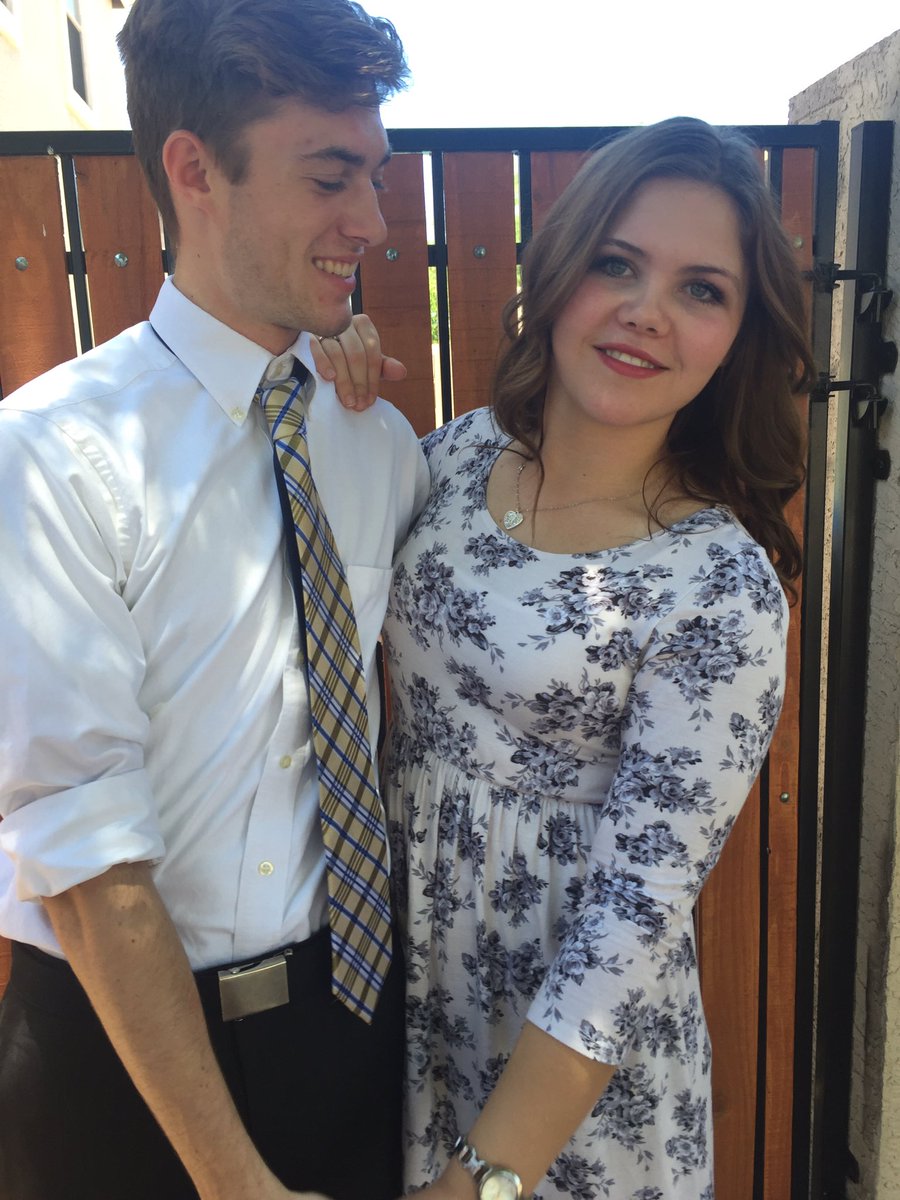 checkoutmikala's tweet photo. It takes us a bit, but once we focus really hard, we can actually take a good photo together. Sundayssss😍 https://t.co/2O3EYFoz7Y