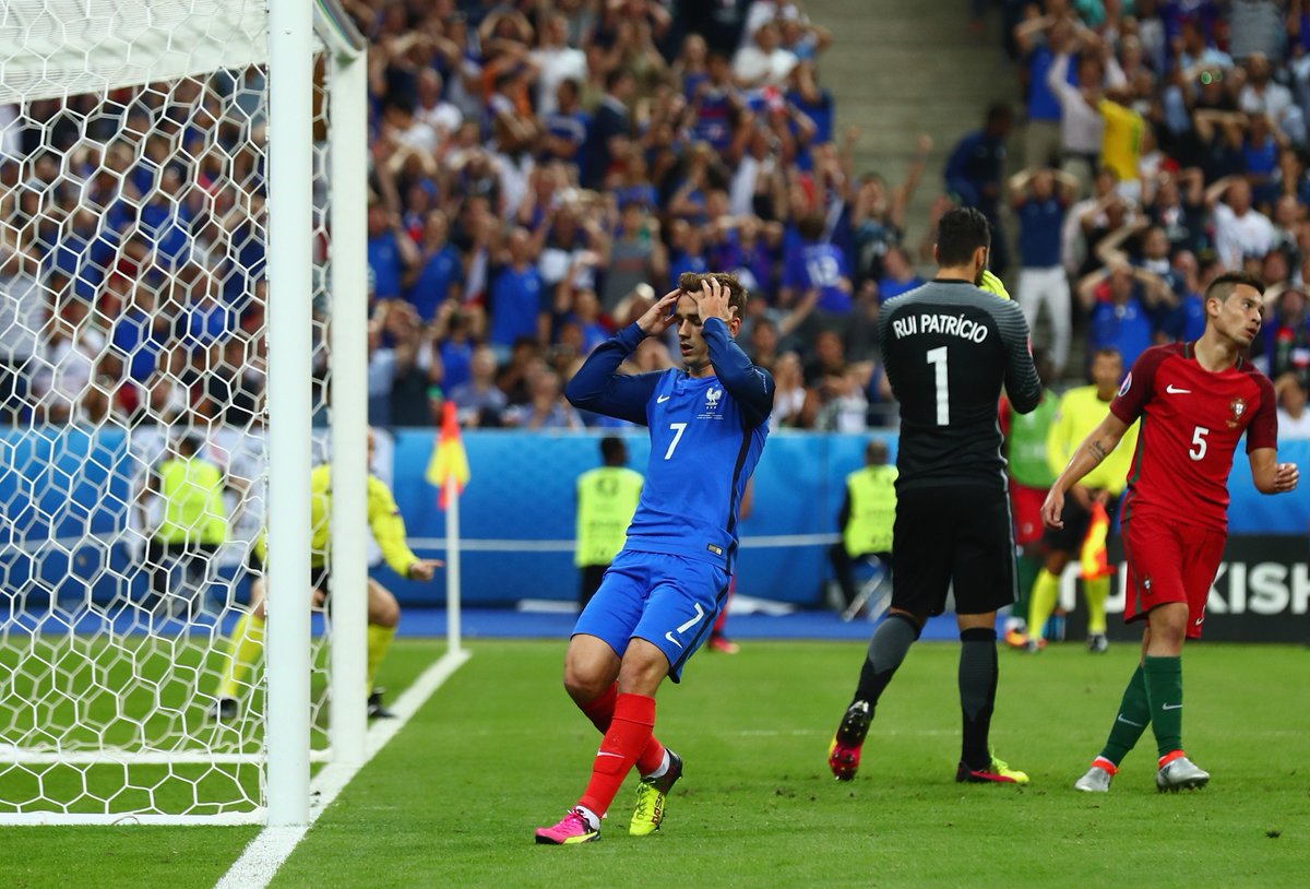 SkySportsPL's tweet photo. Gignac hits the post in stoppage time but it's finished goalless! https://t.co/c6WLQbpS0J #PORFRA #Euro2016Final https://t.co/ermyP5bIrw