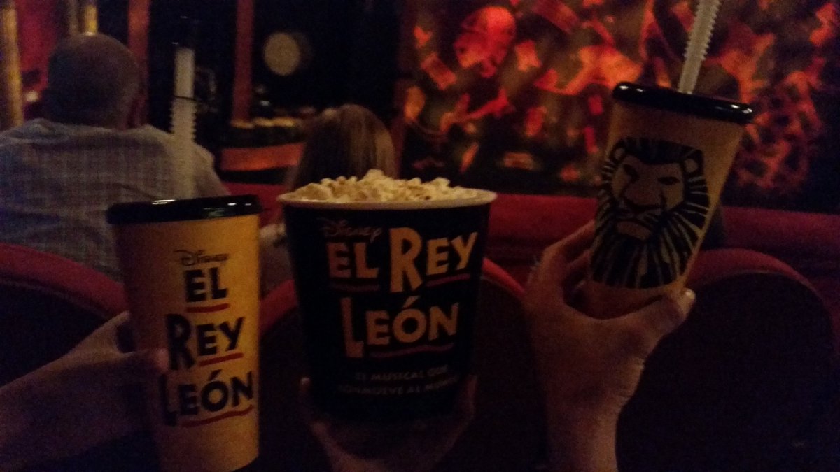 josealberca's tweet photo. IMPREIONANTE #musicalelreyleon con @SusiZg https://t.co/lyIpdFpKGV