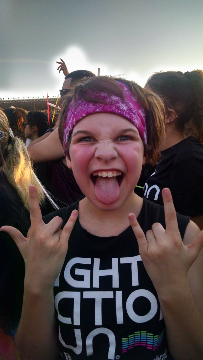 AmoryWatterson's tweet photo. I had a blast @nightnationrun. #runfortheafterparty #pandapandapanda #cureforcancer https://t.co/9gEcNnl12t