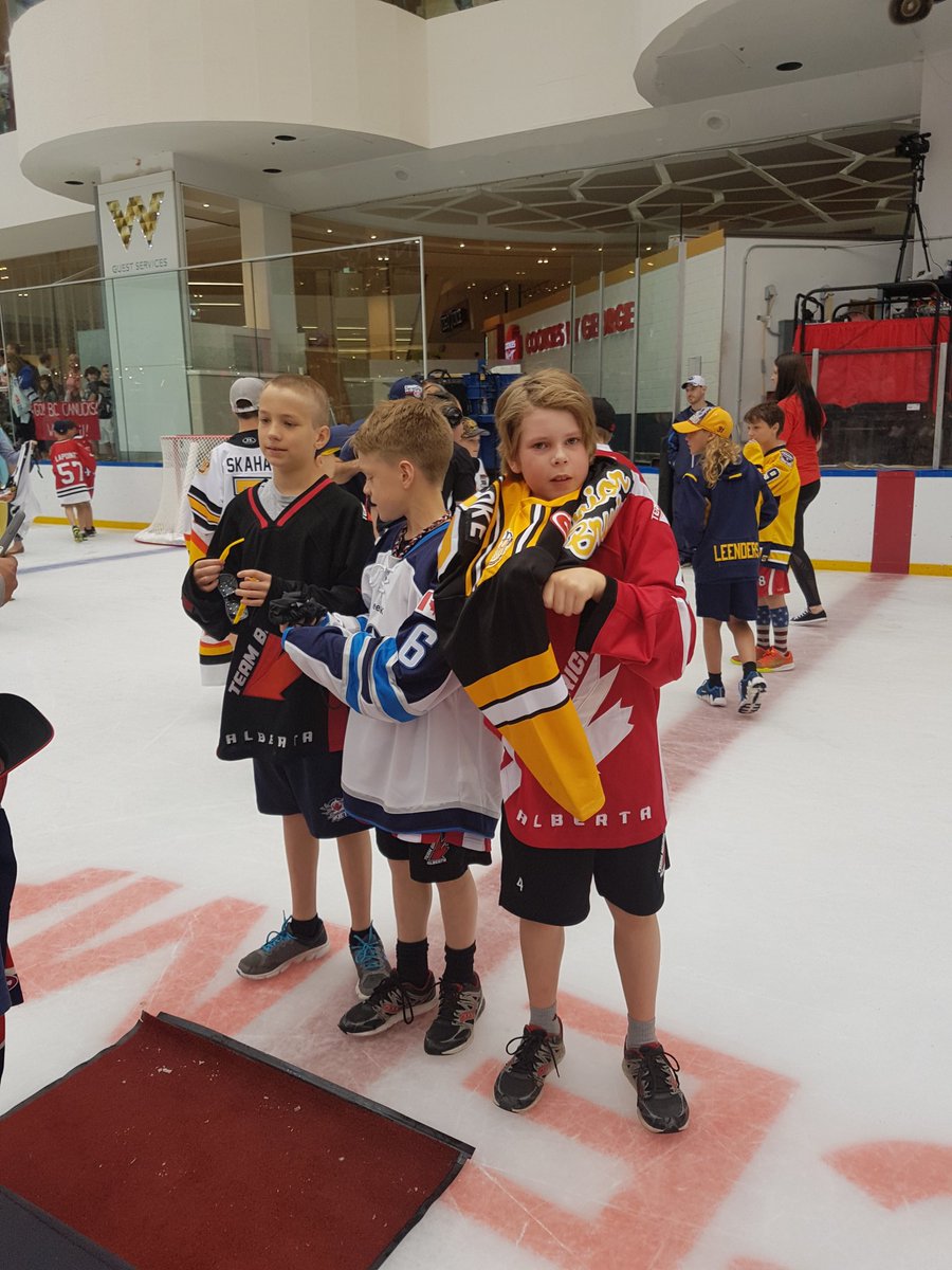 brickhockey's tweet photo. After the closing ceremonies the kids love the jersey swap. Some will stay friends forever. #brickmemories https://t.co/zKqe6I1zus