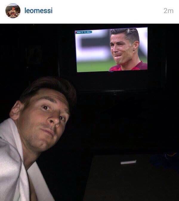 xamarax_'s tweet photo. PTDRRRRR MESSI C'EST UN GAMIN JSU MOR #FRAPOR #Euro2016Final https://t.co/t904P7gTSb