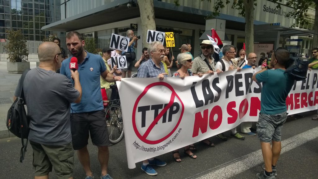 MareasCiudadana's tweet photo. #GrandeObama ,PERO AQUI NO TE QUEREMOS #WeCanStopTTIP #ObamaGoHome #OtanNo @FacuDiazT @attacespana @MDignidadAND https://t.co/Mc77hCSW4I