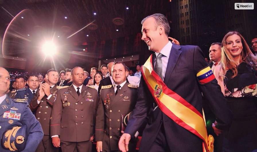 RedRadioVe's tweet photo. @TareckPSUV 
Tareck El Aissami: “No habrá referendo este año, ni el otro” | El Abrelata https://t.co/mzkuyJLNxd https://t.co/ls0obB2yQ6