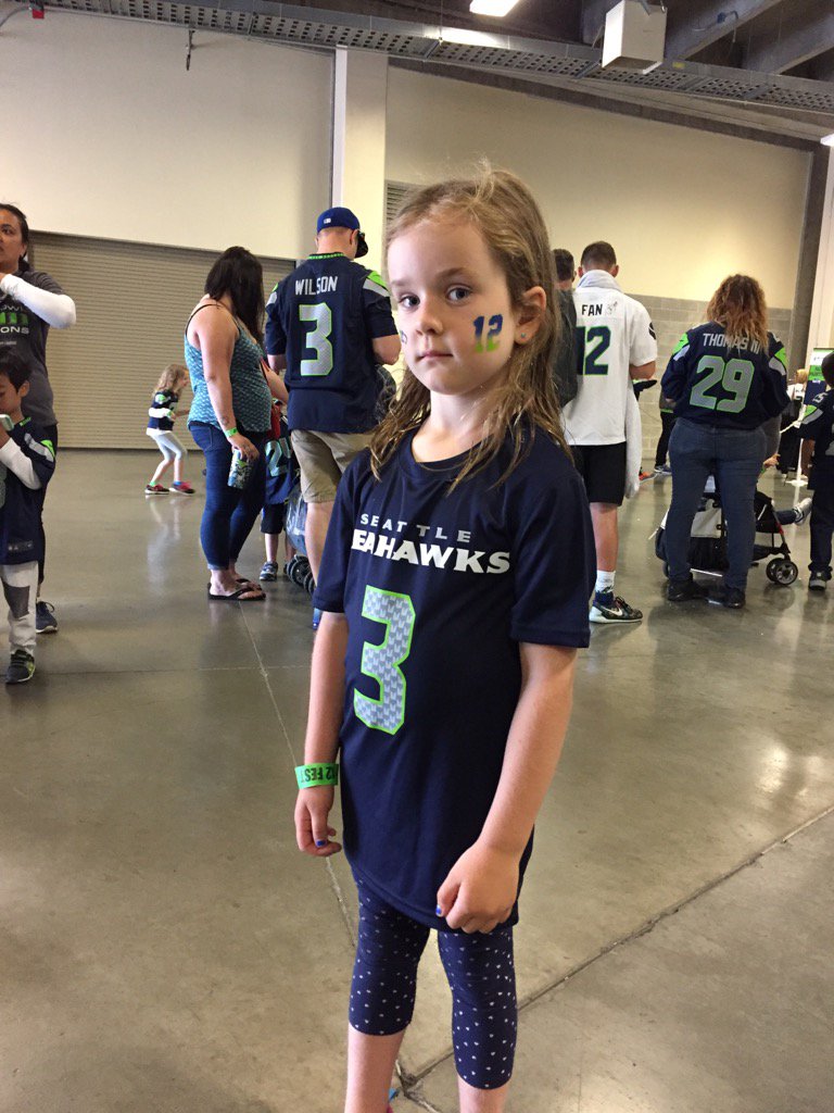 ricklogan's tweet photo. #HawkSmiles https://t.co/Rm8zupw6Rz