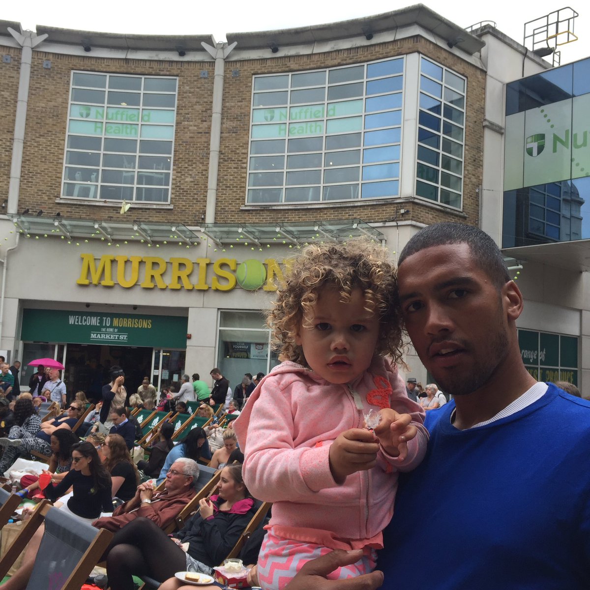 tutuhenriques's tweet photo. Thank you for the chocolate @Morrisons #murrisons #wimbledon #daddy #daughter https://t.co/841HVhEsYU