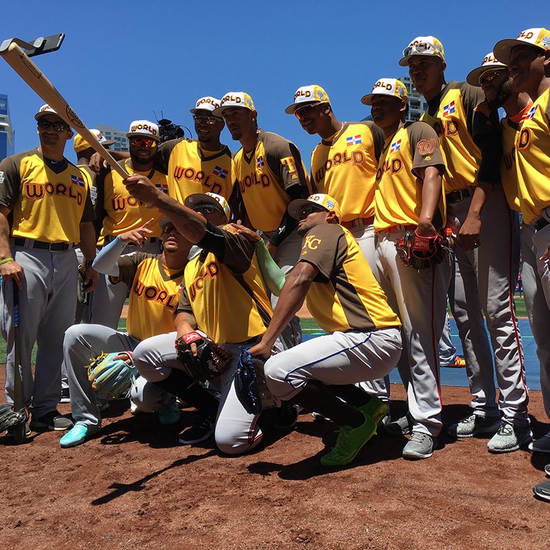 MLB's tweet photo. World Team and Team USA digging right in with the #SnapBat.
@SIRIUSXM #FuturesGame https://t.co/I21zpy7L8Y