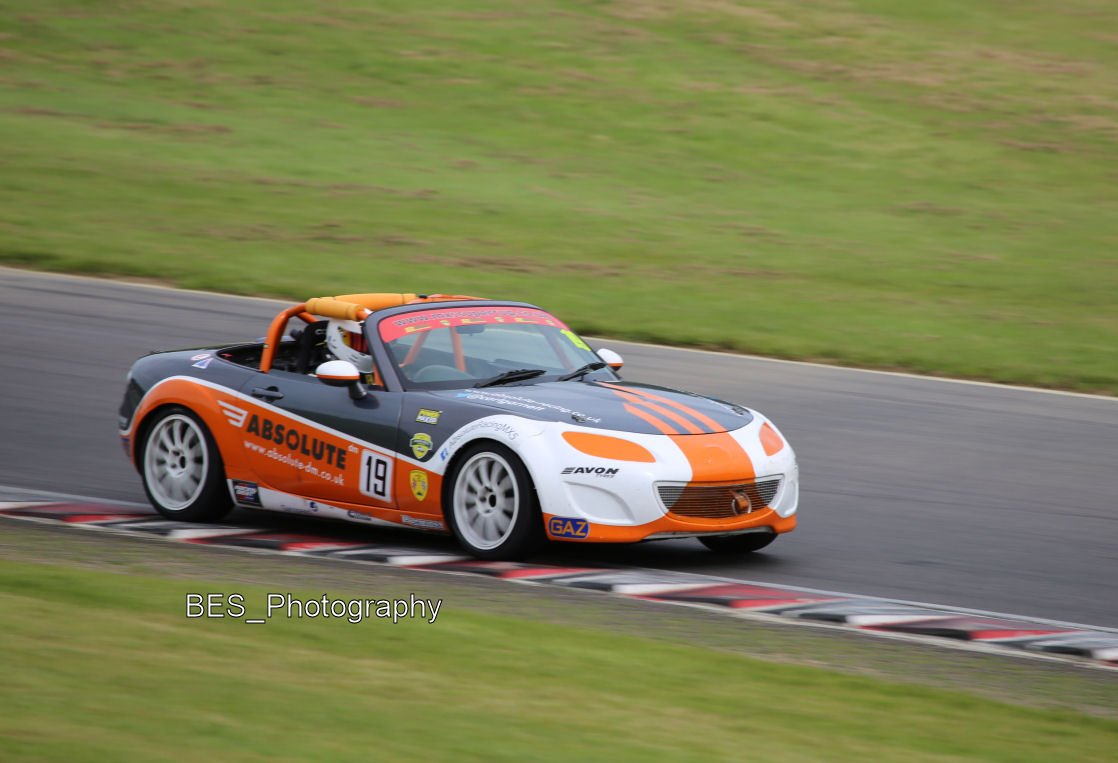 BES_Photography's tweet photo. @CarlGarnett @Brands_Hatch #BrandsHatch BRSCC MX5 Supercup @MX5SuperCup #MX5SuperCup, @BrsccHQ #BRSCCpic. https://t.co/TIs4Y8MFll
