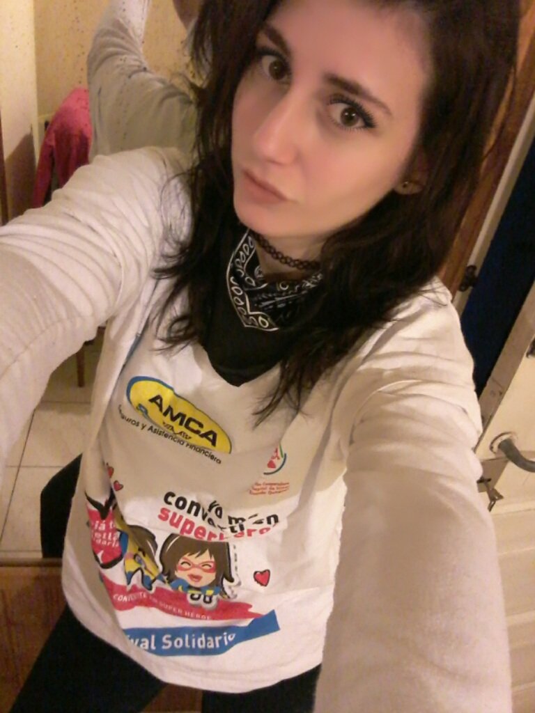 KrgPamela's tweet photo. Mira lo que me llego  @MatiasSchrank !! Estoy muy contenta de tener tu remera conmigo 😊 Te amooo ❤ #PlagaForever https://t.co/d20sDOqCgp