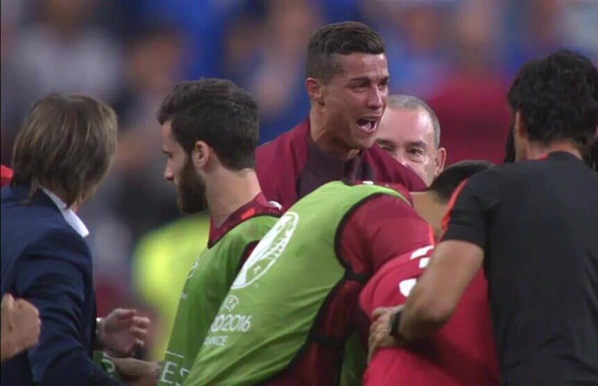 SportsFanaticos's tweet photo. CONTRA VIENTO Y MAREA. ¡¡PORTUGAL ES CAMPEÓN DE LA EUROCOPA 2016!! https://t.co/PpUCkjEfuX
