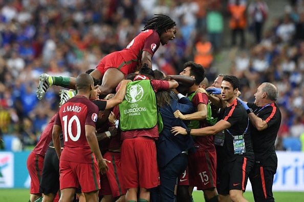 SportsFanaticos's tweet photo. CONTRA VIENTO Y MAREA. ¡¡PORTUGAL ES CAMPEÓN DE LA EUROCOPA 2016!! https://t.co/PpUCkjEfuX