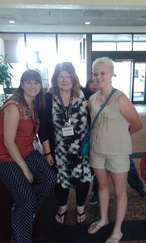 bellesbeastly's tweet photo. Some selfies with authors... Email me selfies and I'll tag you and display them on my blog. #UTOPiAcon2016 #selfies https://t.co/Hy45Ro5y8I