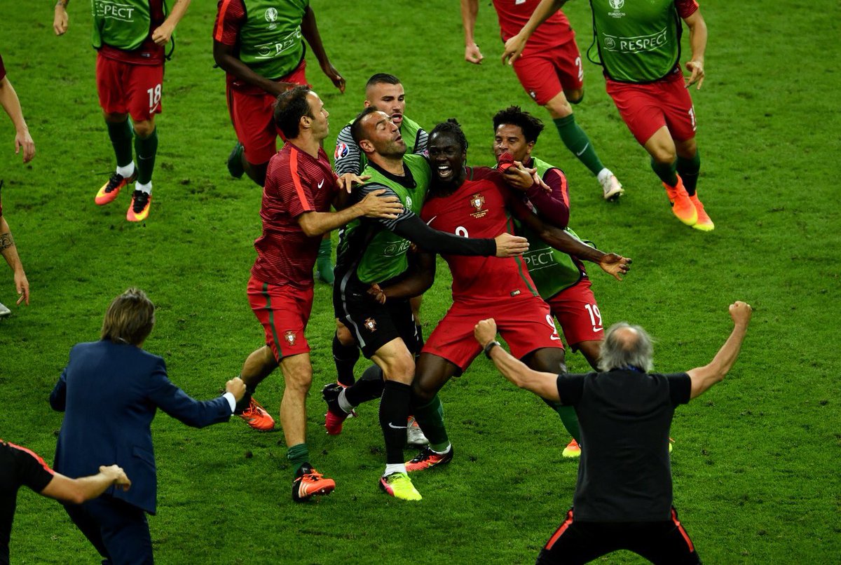 izvestia_sport's tweet photo. Португалия - Чемпион Европы 2016 года!!! Эдер, Роналду, Патрисиу!!! #EURO2016 #POR #FRA #PORFRA https://t.co/DfbojcgRwA