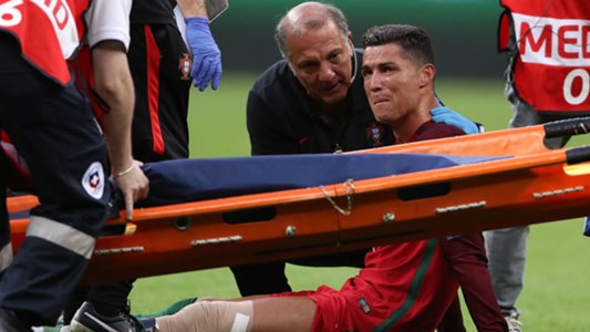 GOAL_ID's tweet photo. Cedera Di Final Euro 2016, Cristiano Ronaldo Didukung Gareth Bale &amp; Marcelo https://t.co/4AG8Hj57FQ https://t.co/YI7ZkDyGzp