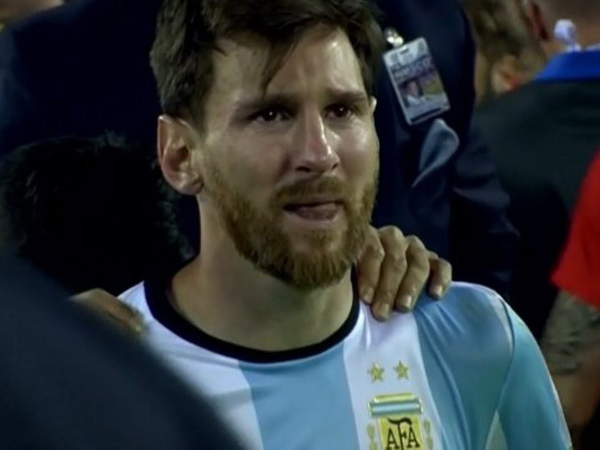 JohnNieve's tweet photo. 2 motivos diferentes por los que llorar. https://t.co/XTCXFJtDAs