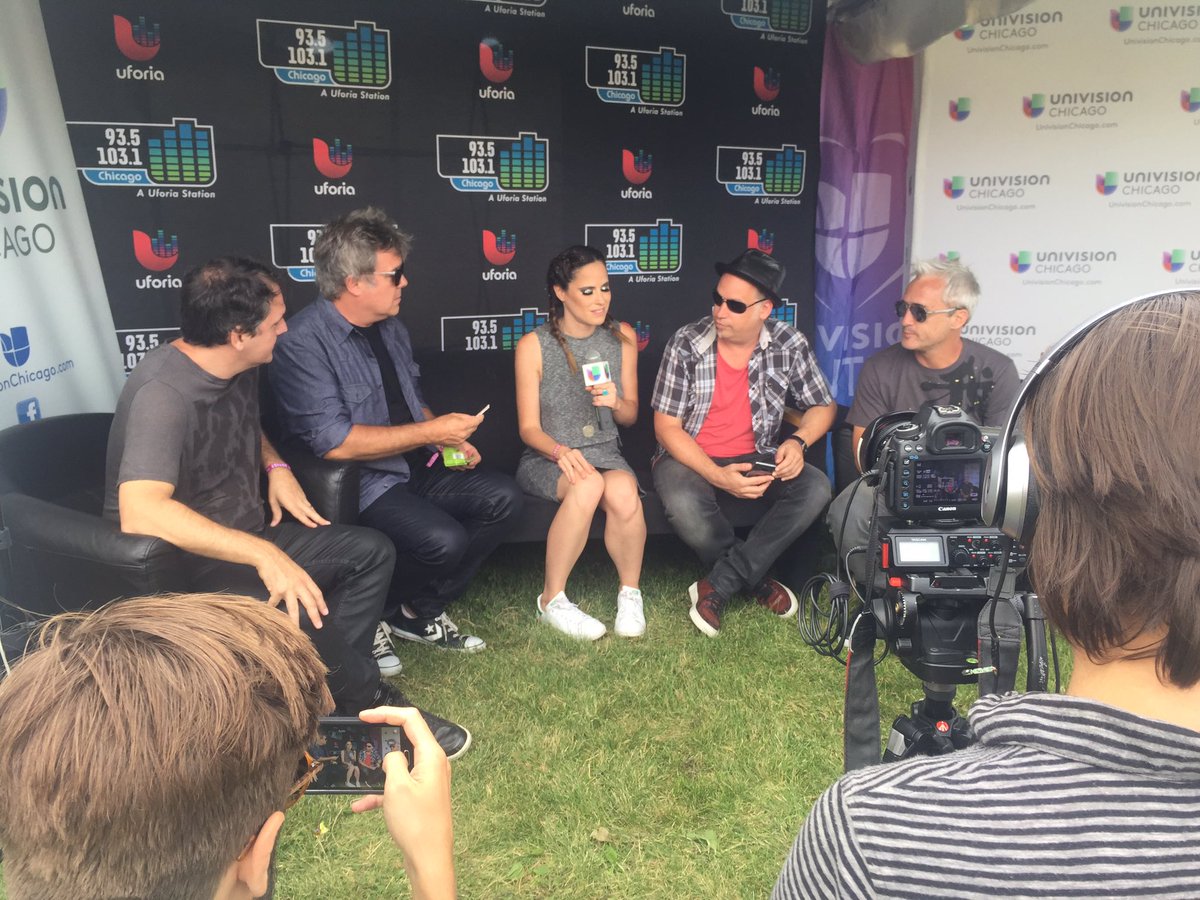 pericosreggae's tweet photo. Con los amigos de Univision Chicago #UNICHI @RuidoFest https://t.co/rYEuLvd1Ql