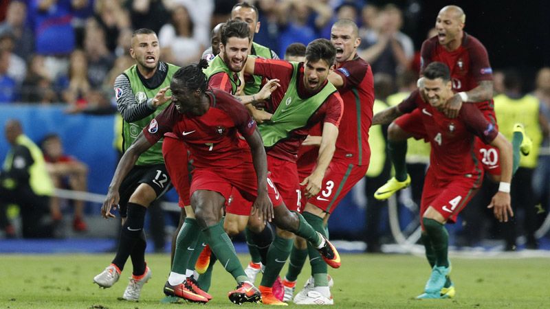 TSFRadio's tweet photo. #Euro_2016 O golo da vitória e da felicidade para ouvir aqui!! https://t.co/kuUNPHuuYZ Em https://t.co/MDmhqgtnSp https://t.co/D81xrsu6dm