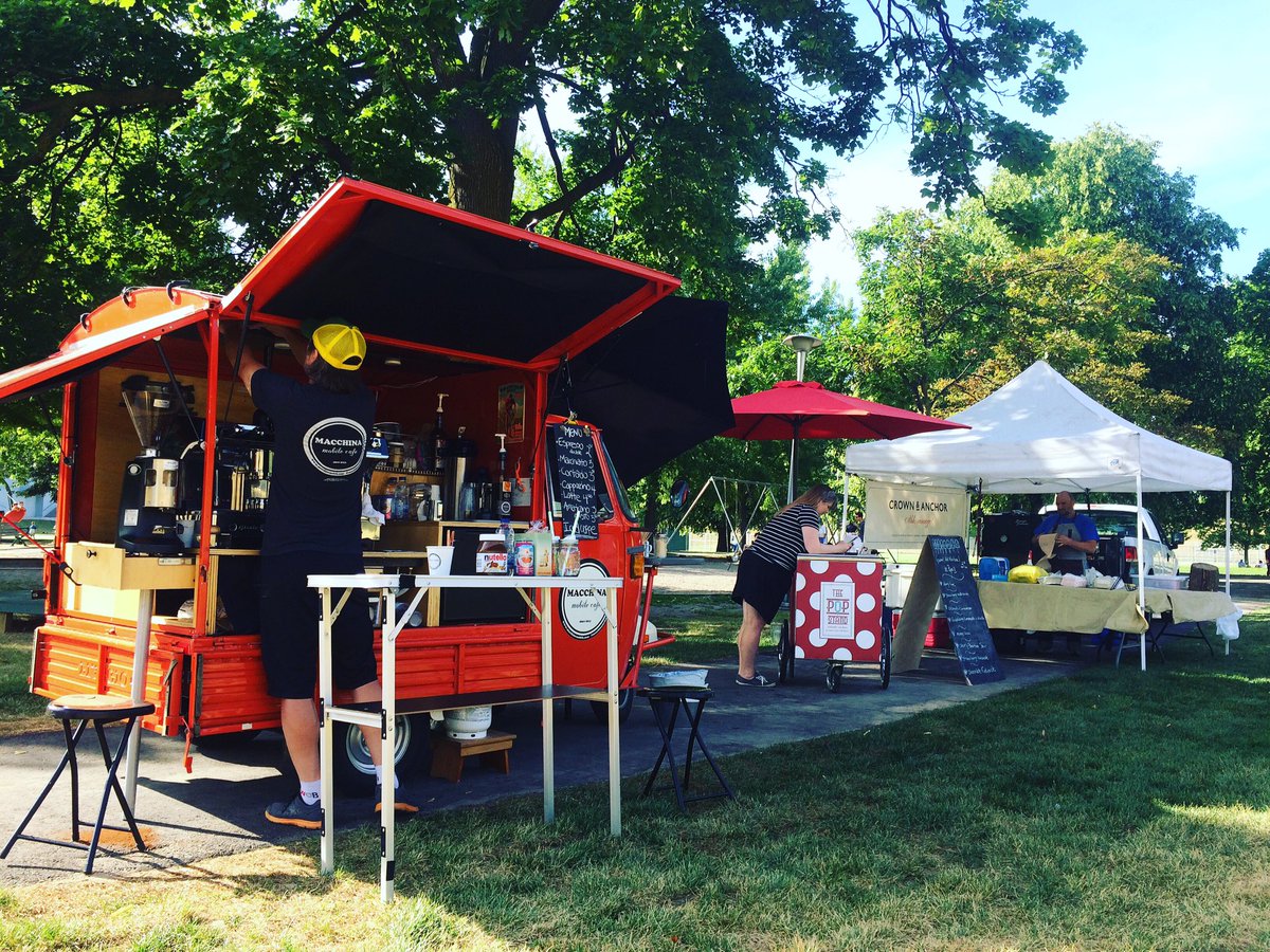 TOpictureshow's tweet photo. Food vendors opening any minute now at #CPFF16 -- @MacchinaMobile @popstandtoronto, Crown &amp; Anchor, and oven pizza! https://t.co/R6zezhvmHh
