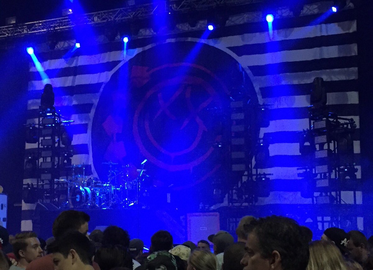 NBStranglers's tweet photo. Had a good time kickin' it old school last night at the rock show https://t.co/X1irB1UEDw