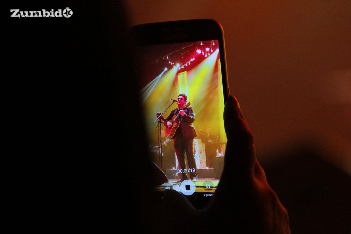 ZumbidoCL's tweet photo. Revisa imágenes de los #lostresunplugged 20 años en Talca @lostres @andes_prod - Fotos aqui: https://t.co/7wUmq1hRo1 https://t.co/DzpgZCB2Tu