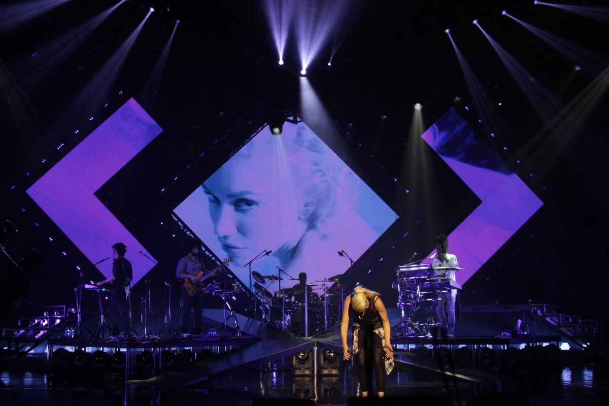 badasssgx's tweet photo. The set for the actual tour looks like it's gonna be freaking Uh-MAYZING! I seriously cannot wait! https://t.co/qYNMeM0Cpd