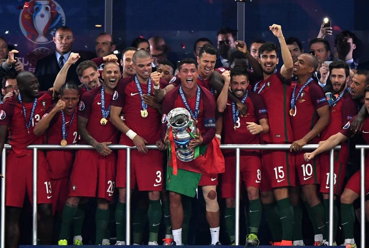 SiaranBolaLivee's tweet photo. #POR 1-1 #ISL 
#POR 0-0 #AUT 
#POR 3-3 #HUN 
16 #CRO 0-1 #POR 
QF #POL 1-1 #POR *
SF #POR 2-0 #WAL 
F #POR 1-0 #FRA https://t.co/d3emUG909r