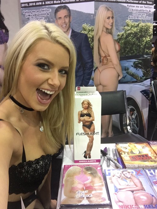 Today's the last day to meet me if you're in Chicago! Come see me here at @EXXXOTICA https://t.co/JR<a href="/tag/tbt"class="tags"><span>#tbt</span></a><a href="/tag/private"class="tags"><span>#private</span></a>