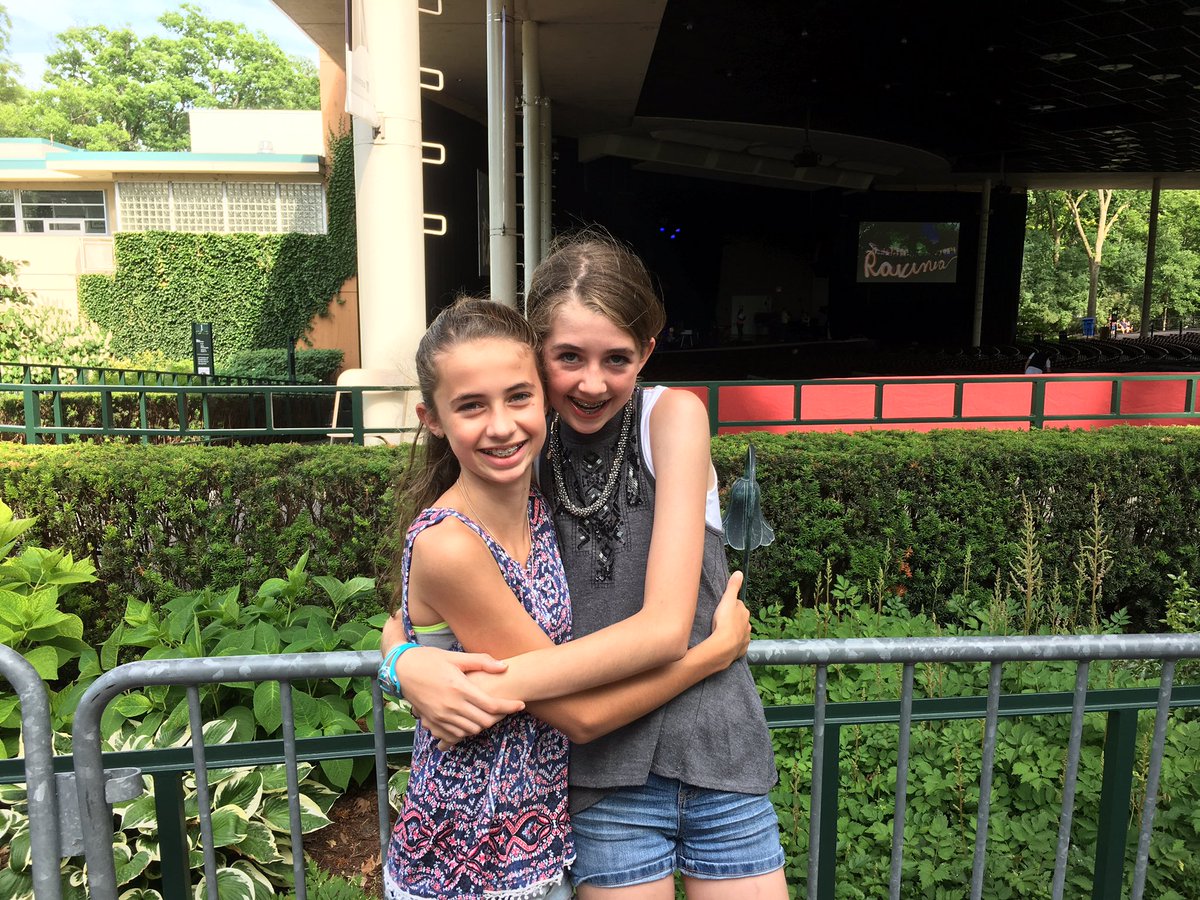 jpstuteville's tweet photo. Hangin' at Ravinia. Excited to hear some great tunes and enjoy some good company! @RaviniaFestival https://t.co/V56GKs8omq