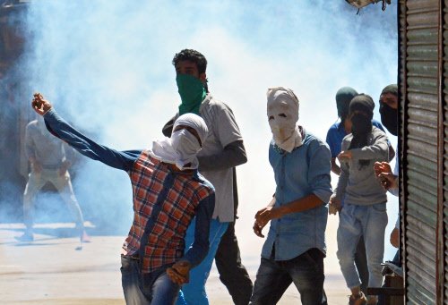 timesofindia's tweet image. Mosque loudspeakers in J&amp;amp;K incite youth to join 'anti-India jihad' toi.in/DJ1_aY