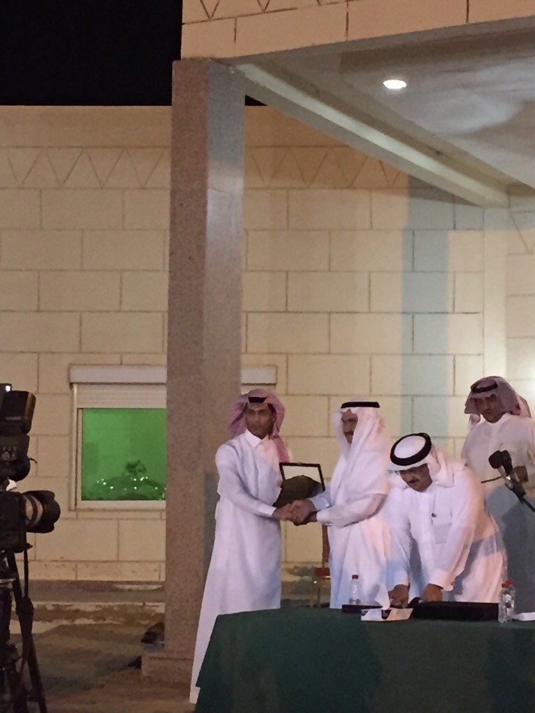 dalbaeea's tweet photo. حفل تكريم الحكم الدولي فهد المرداسي في #ديوانية_البازعي بمناسبة حصوله على جائزة أفضل حكم دولي عربي. https://t.co/DkO7Y5izfj
