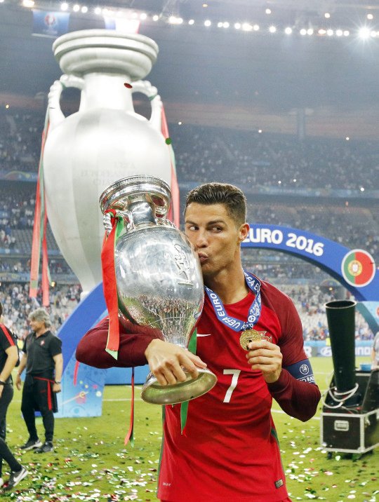 IlariaLegittimo's tweet photo. I always believed in #Portugal 🇵🇹! I’m so happy for them 😊 and my boy @Cristiano! So well deserved! #Euro2016Finale. https://t.co/L0qEJxMsd1