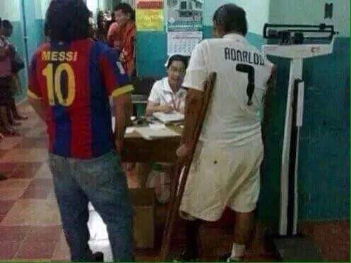 LRonald0's tweet photo. Después del Partido él Gran messi acompaña A Cristiano Al Hospital Bravo 👏👏😂😂😂 https://t.co/rtnVrbGaDo