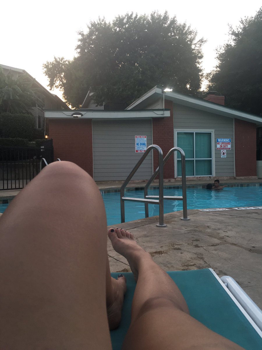 Best way to end the weekend #SundayFunday #poolside #atx
