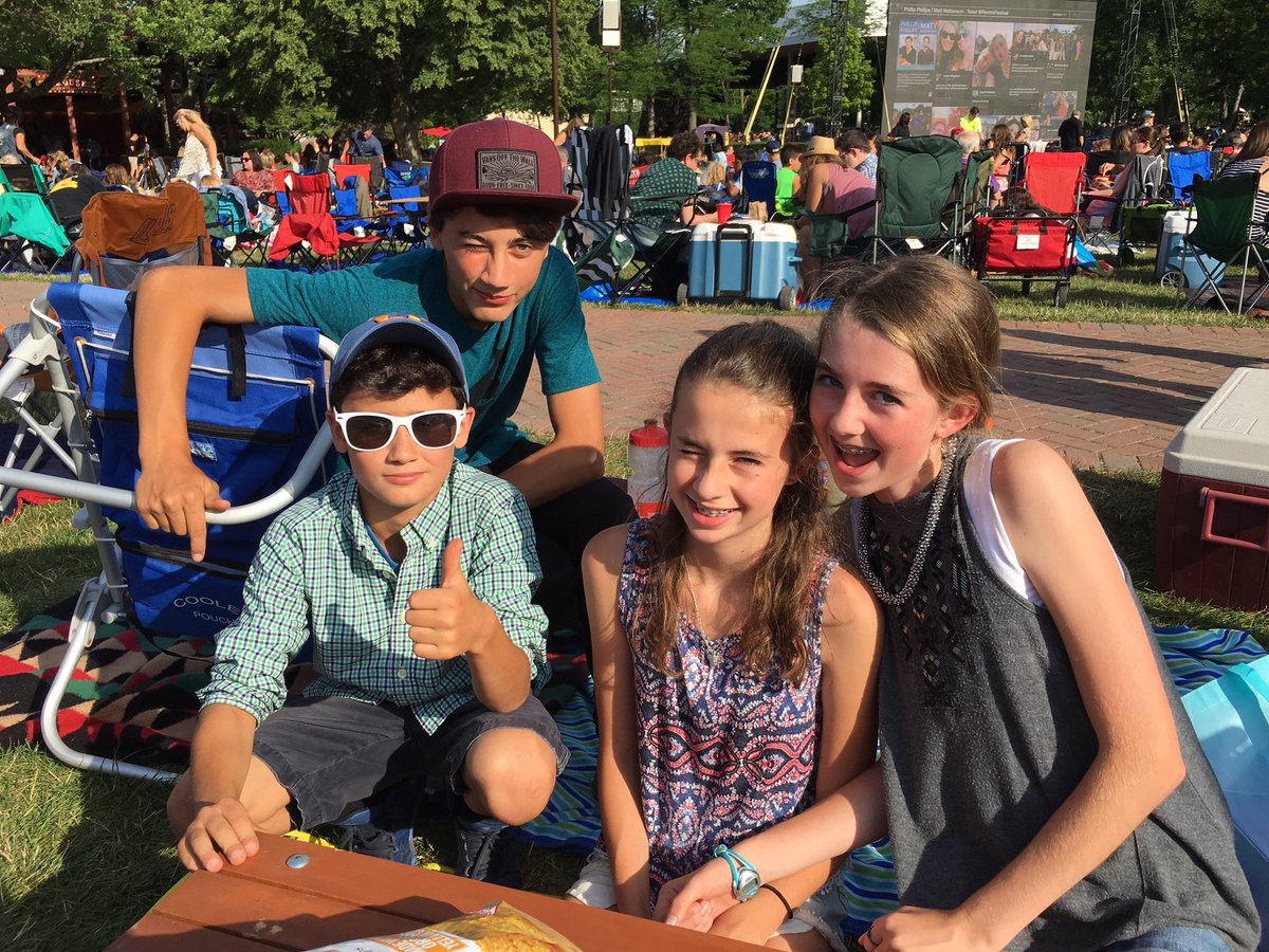 jpstuteville's tweet photo. Friends living it up at Ravinia! @RaviniaFestival https://t.co/zK4IRzkLCq
