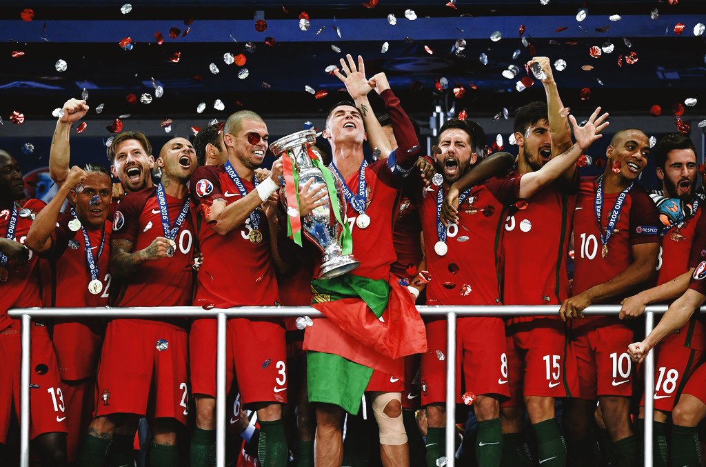 InvictosSomos's tweet photo. GLORIA EUROPEA. #POR se consagró CAMPEÓN de la Eurocopa ante #FRA. Noche histórica: https://t.co/5nwtUdzql8 https://t.co/HlUT2WvAZH