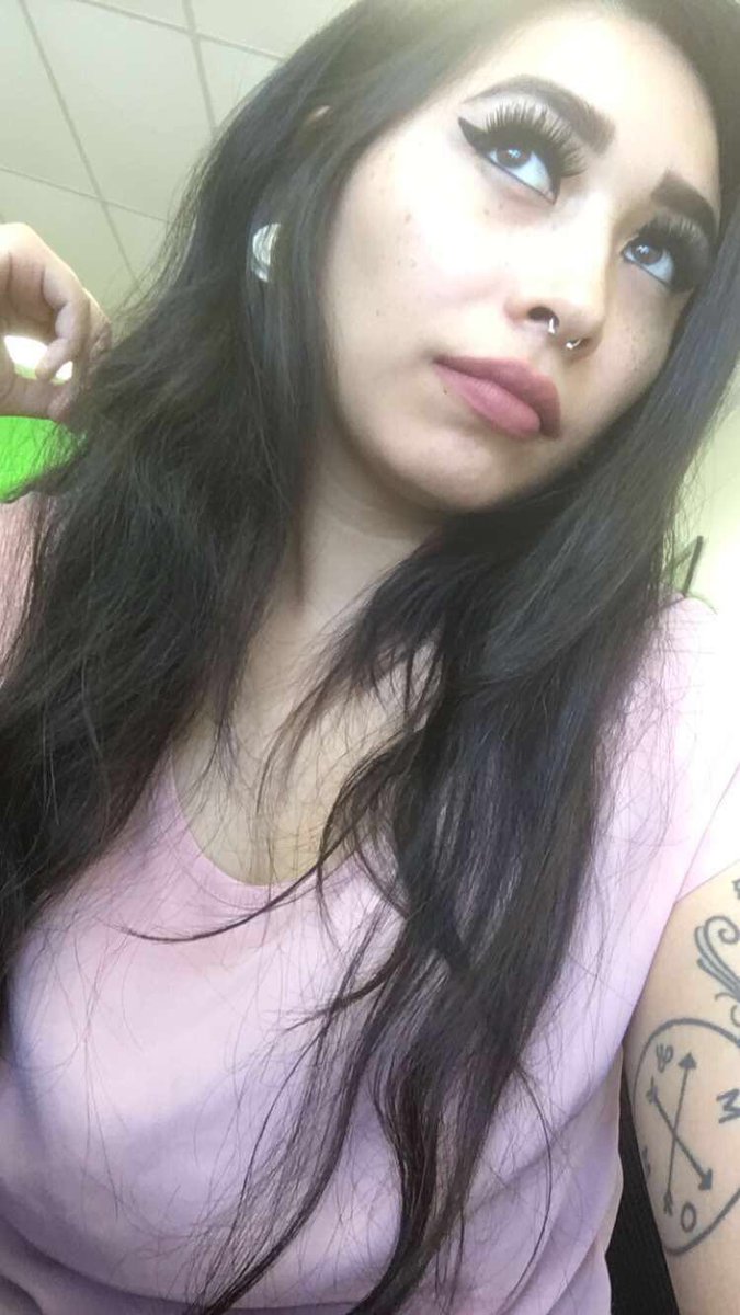 LilPsychoBee's tweet photo. Feeling Myself At Work Friday #DemLashesDoe #WingOnPoint #BitchUglyFromWhere 🤔 #CSR #HiYaFreckles https://t.co/3h0ngRaN42