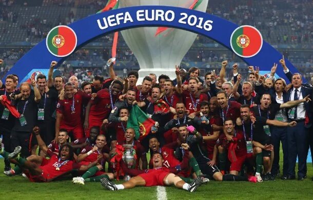 Madrid_Indo's tweet photo. .@Cristiano berhasil membawa Portugal menjuarai turnamen besar untuk pertama kalinya. Spesial. 🇵🇹

#POR #EURO2016 https://t.co/VIi89LKHFL