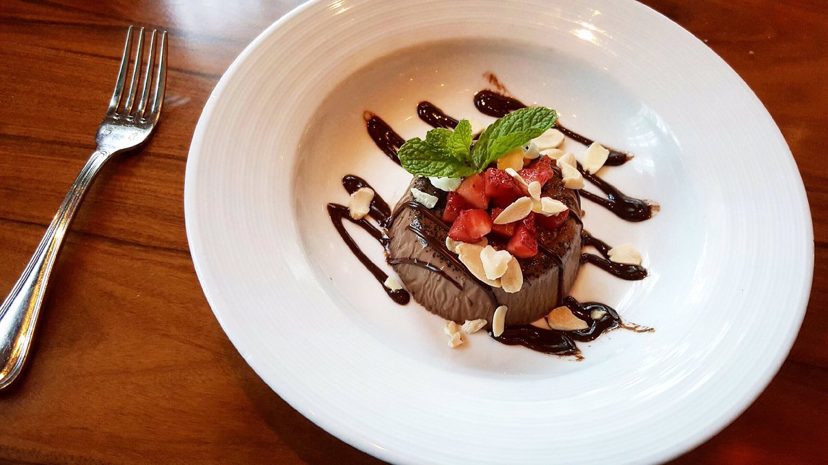 LehighValleyPA's tweet photo. Please send all the chocolate. Panna cotta found at @meltgrill. 🍫🍫 https://t.co/yl8cg6GgLs
