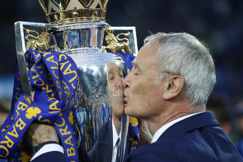Squawka's tweet photo. Claudio Ranieri and Fernando Santos both managed Greece in 2014.
They won the Euros and the Premier League in 2016. https://t.co/sigN1zFZeN