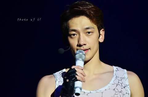 24snowhite's tweet photo. Aww. That look in his eyes..♥ @29rain #BeautifulBi #TheSquallWorldTour #KingofKpop #MyHunkRain
Cr: tagged in pic https://t.co/6cJoAmyRPt