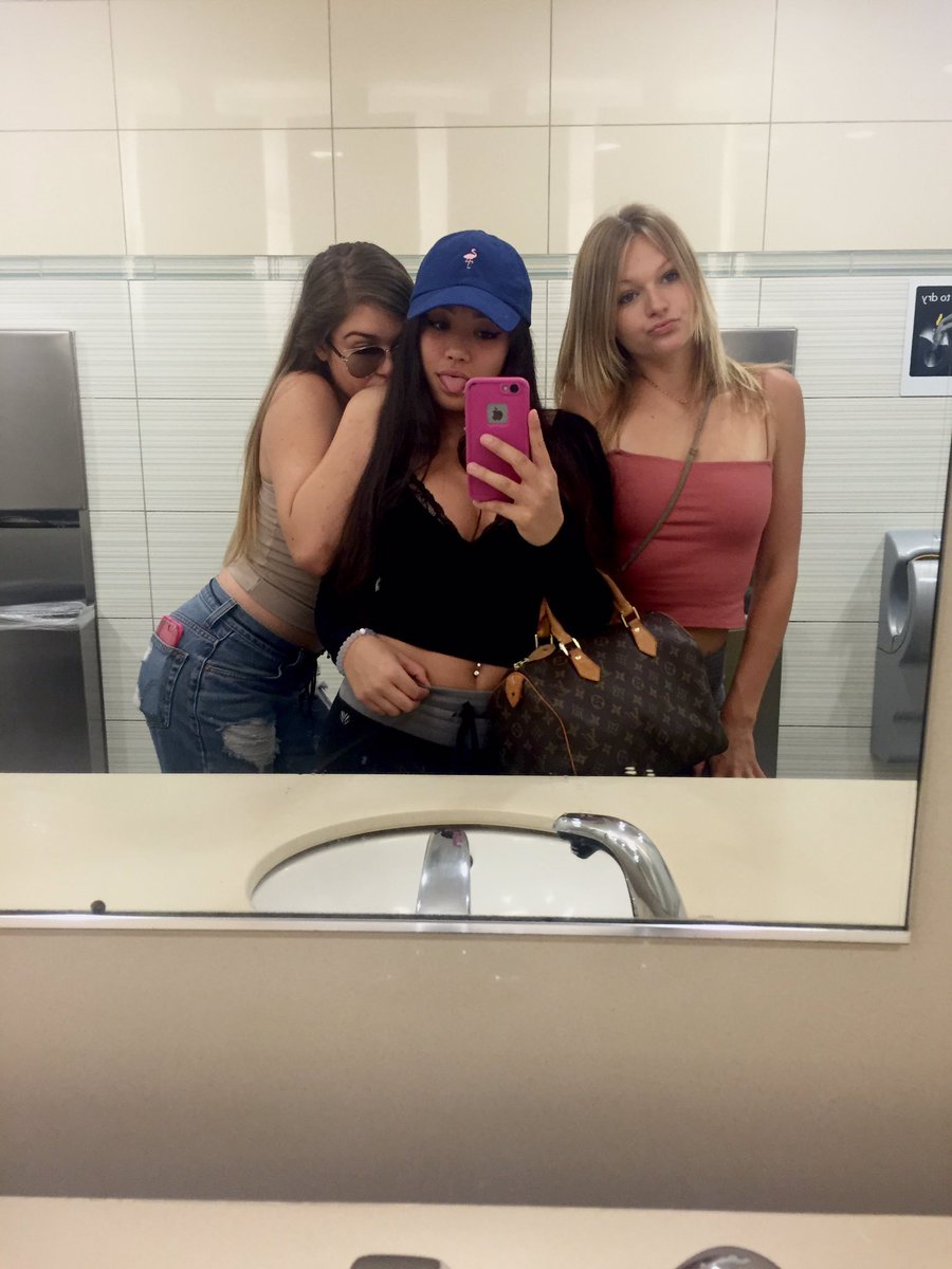 jozie_h's tweet photo. These sum pretty cool bitches https://t.co/j8ezPT3iQQ