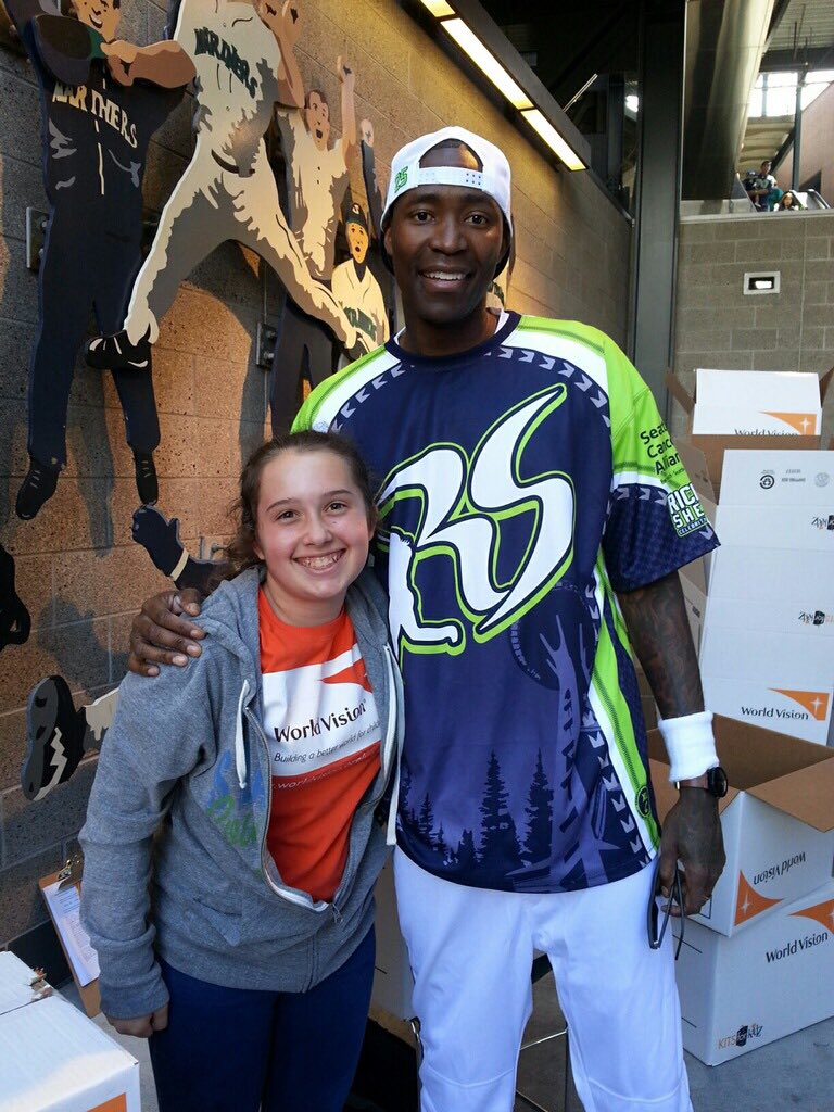 reedslattery's tweet photo. Thanks @JCrossover for coming up and building #PromisePacks #rs25softball game! @WorldVisionUSA @BC_RS25 https://t.co/3iBkuwGgqh